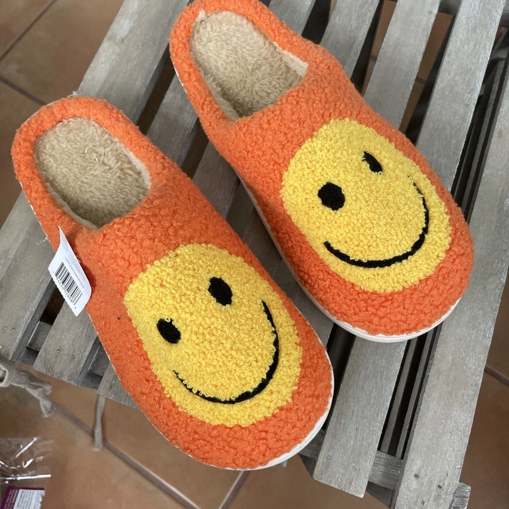 Happy Smiley face Orange Slippers NWT Women's 9/10